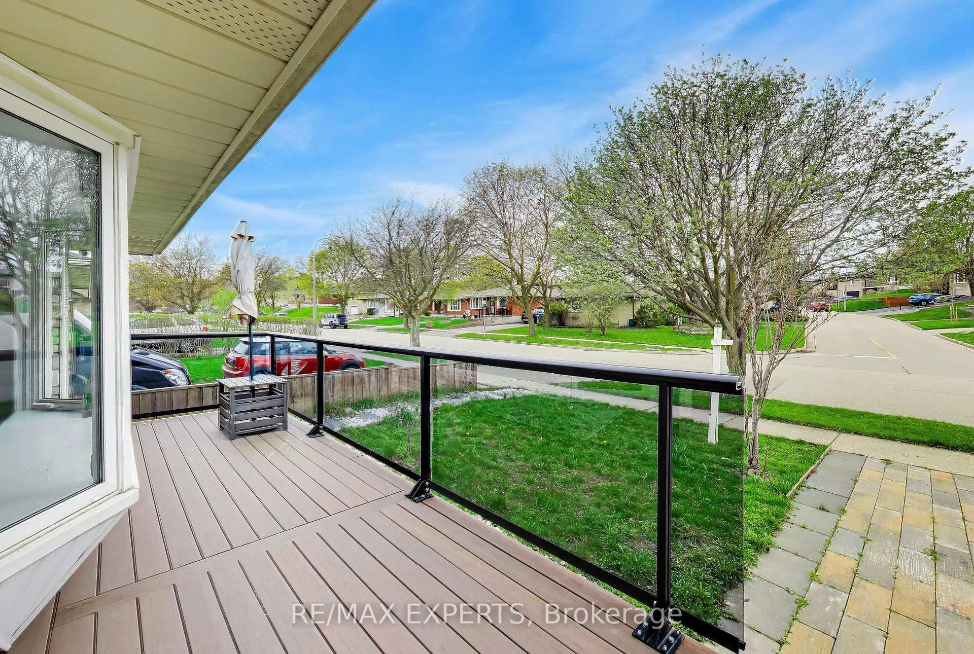 Photo 2 of 26 Pinedale Drive, Kitchener — HOMEH