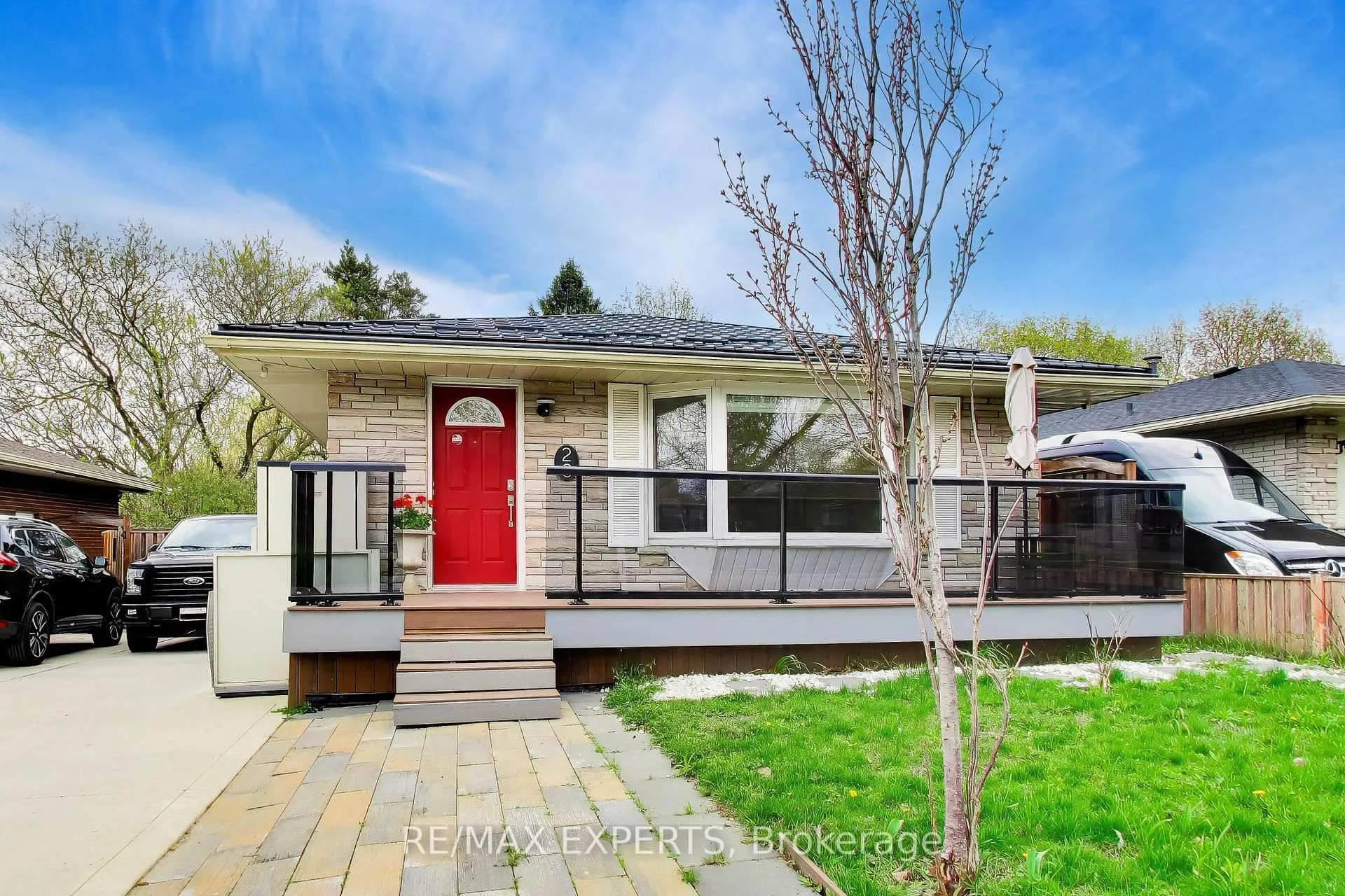 Photo 3 of 26 Pinedale Drive, Kitchener — HOMEH