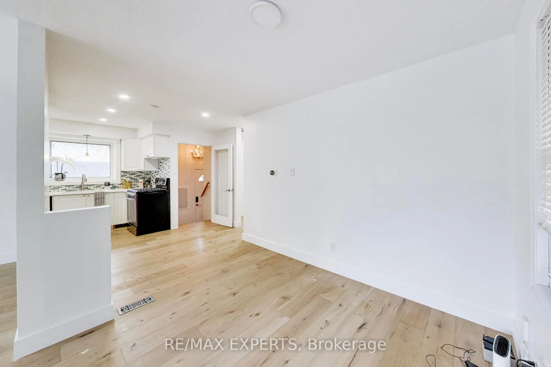Photo 15 of 26 Pinedale Drive, Kitchener — HOMEH