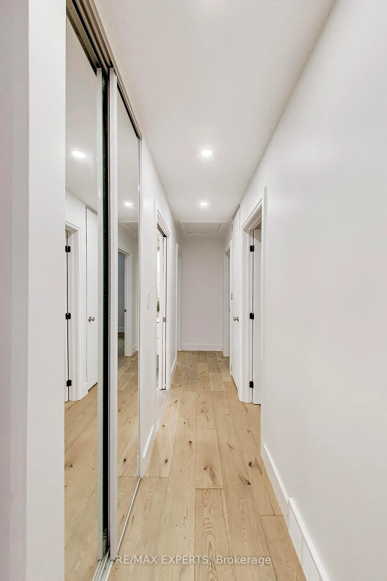 Photo 16 of 26 Pinedale Drive, Kitchener — HOMEH
