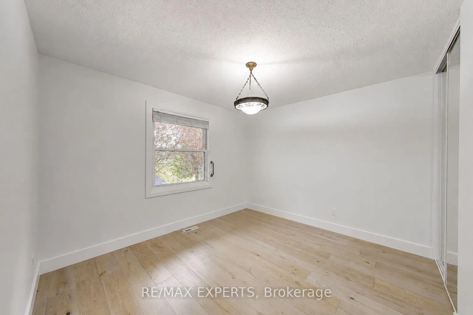 Photo 18 of 26 Pinedale Drive, Kitchener — HOMEH