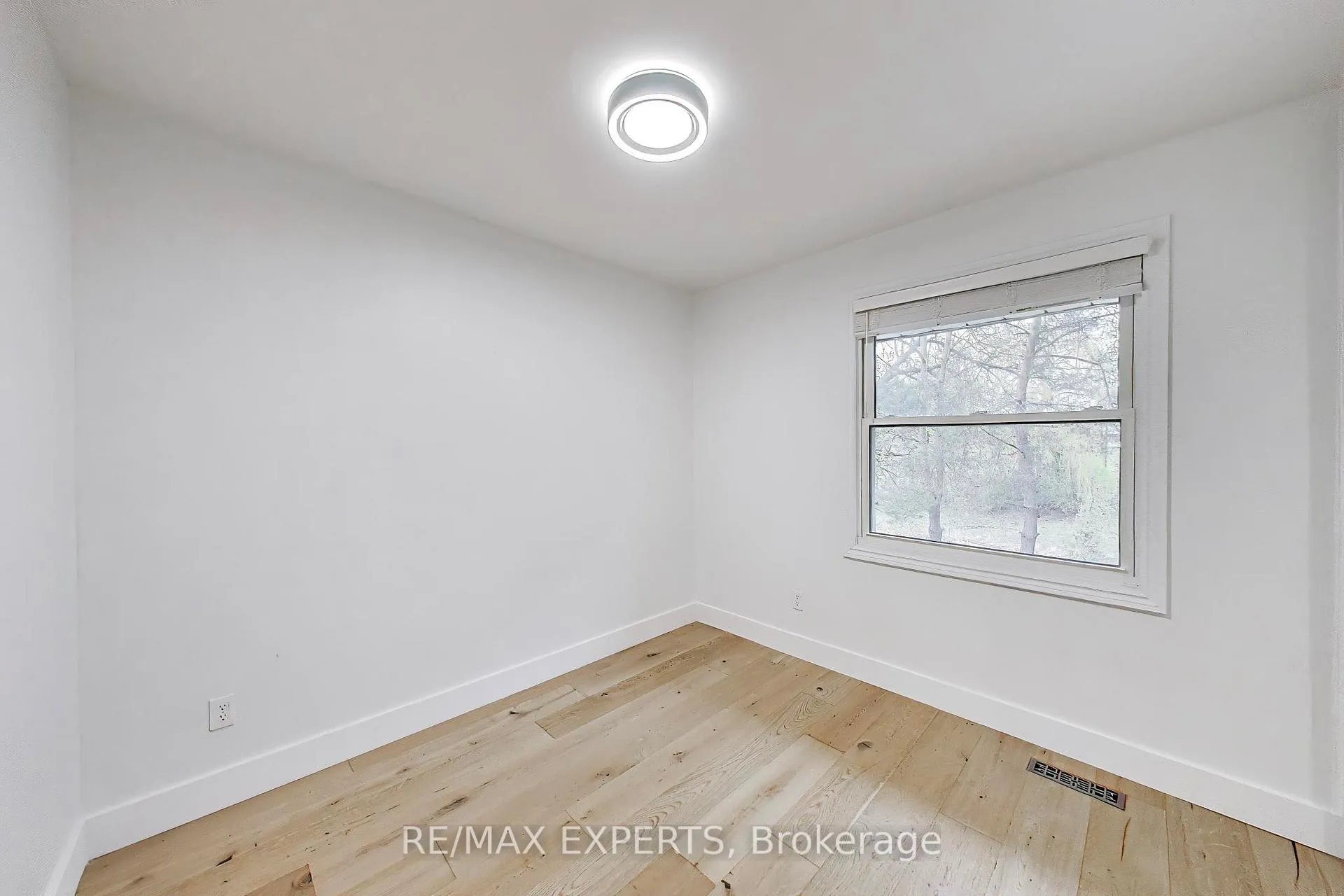 Photo 21 of 26 Pinedale Drive, Kitchener — HOMEH