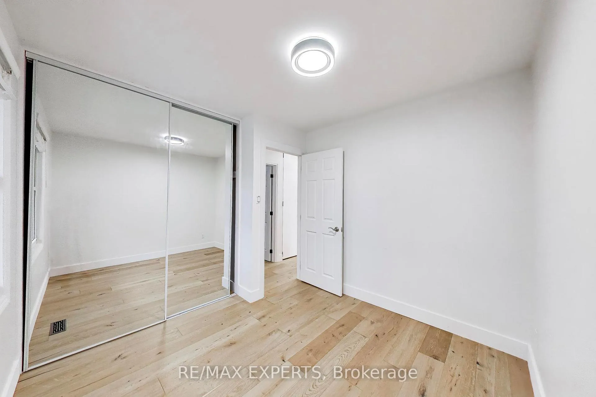 Photo 23 of 26 Pinedale Drive, Kitchener — HOMEH