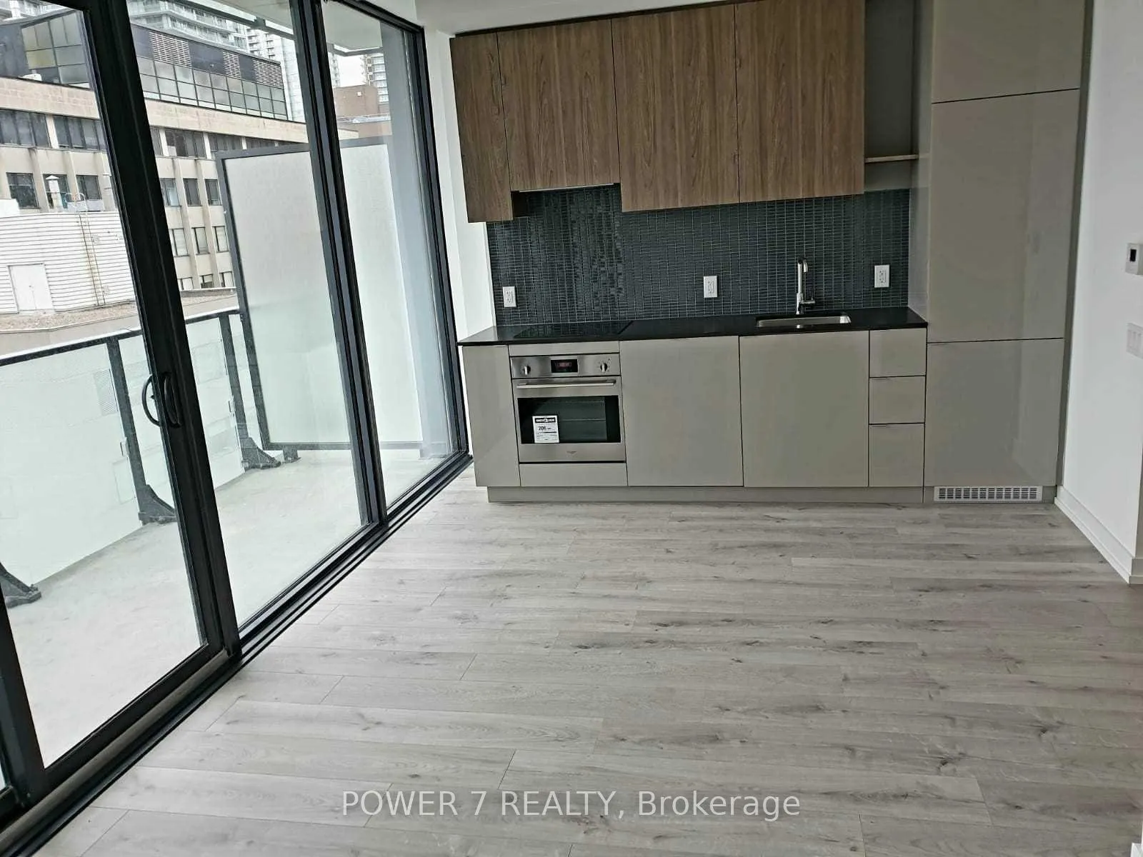 Photo 4 of Unit 911, 161 Roehampton Avenue, Toronto, Mount Pleasant East — HOMEH