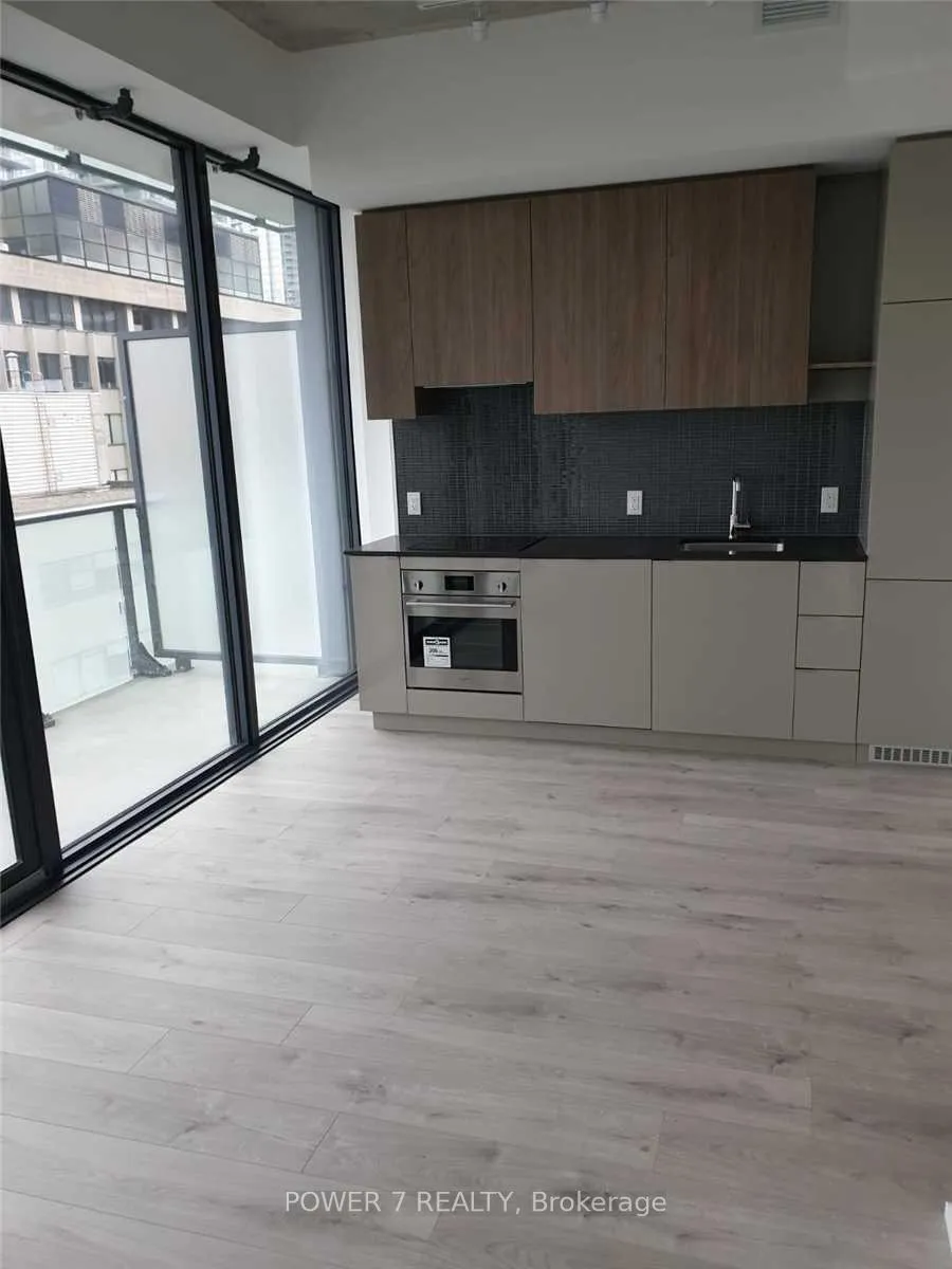 Photo 6 of Unit 911, 161 Roehampton Avenue, Toronto, Mount Pleasant East — HOMEH