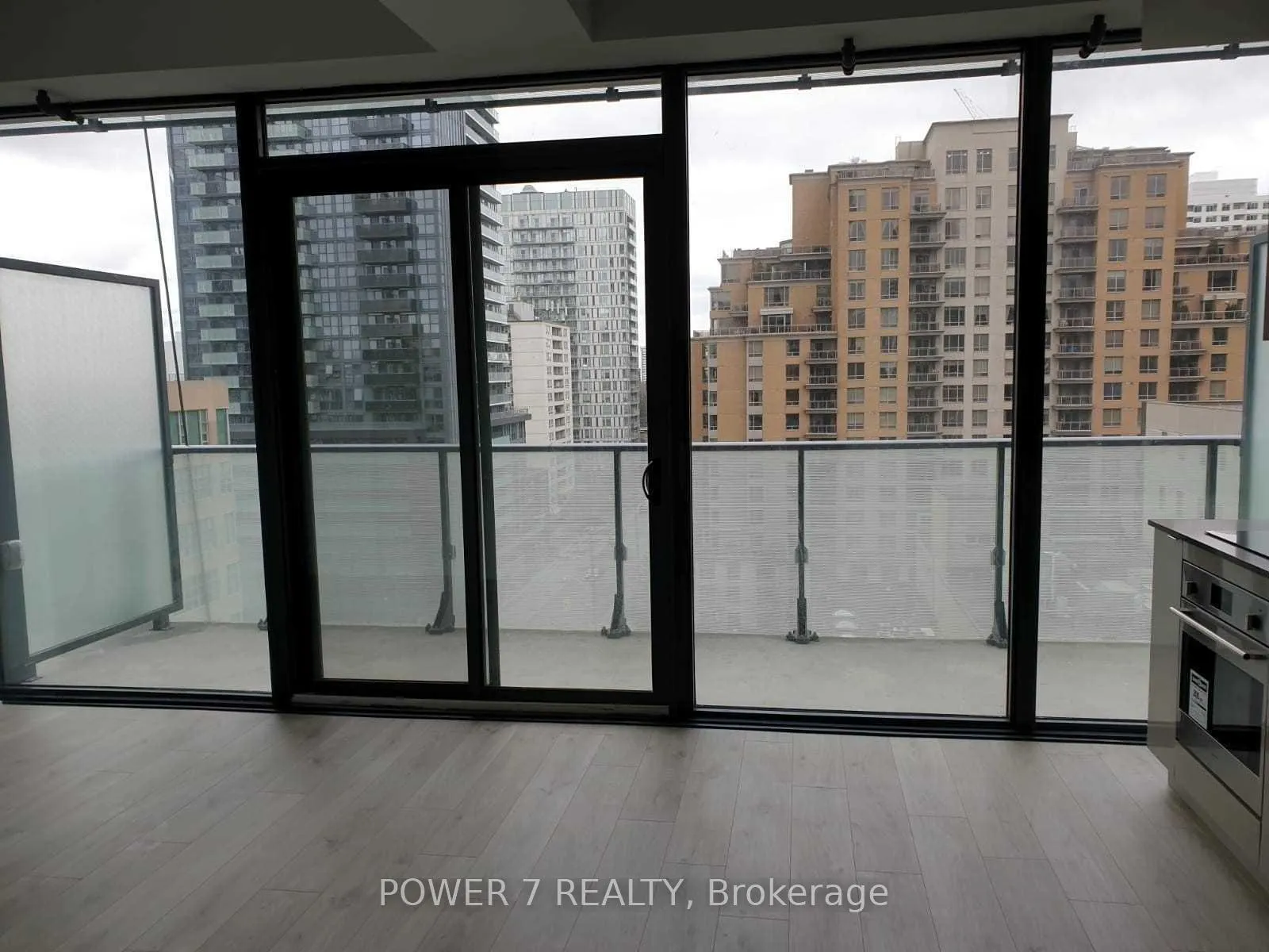 Photo 8 of Unit 911, 161 Roehampton Avenue, Toronto, Mount Pleasant East — HOMEH