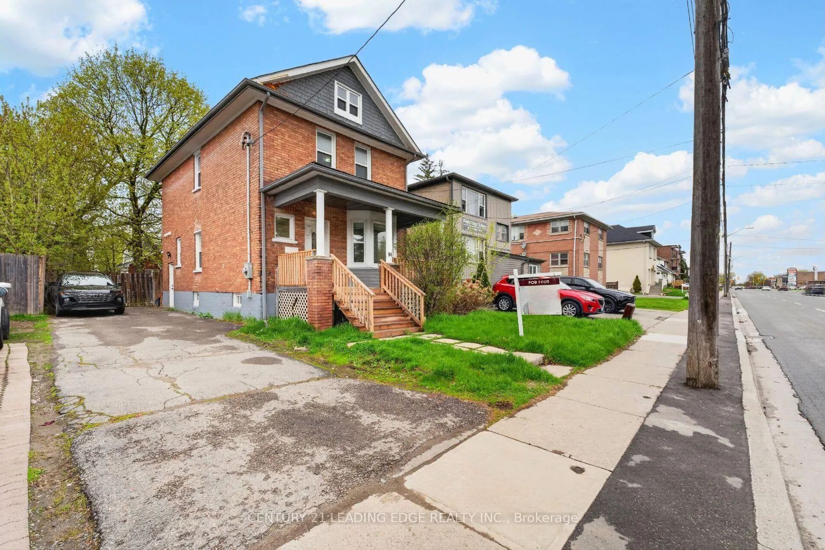 Front of 90 Park Road S