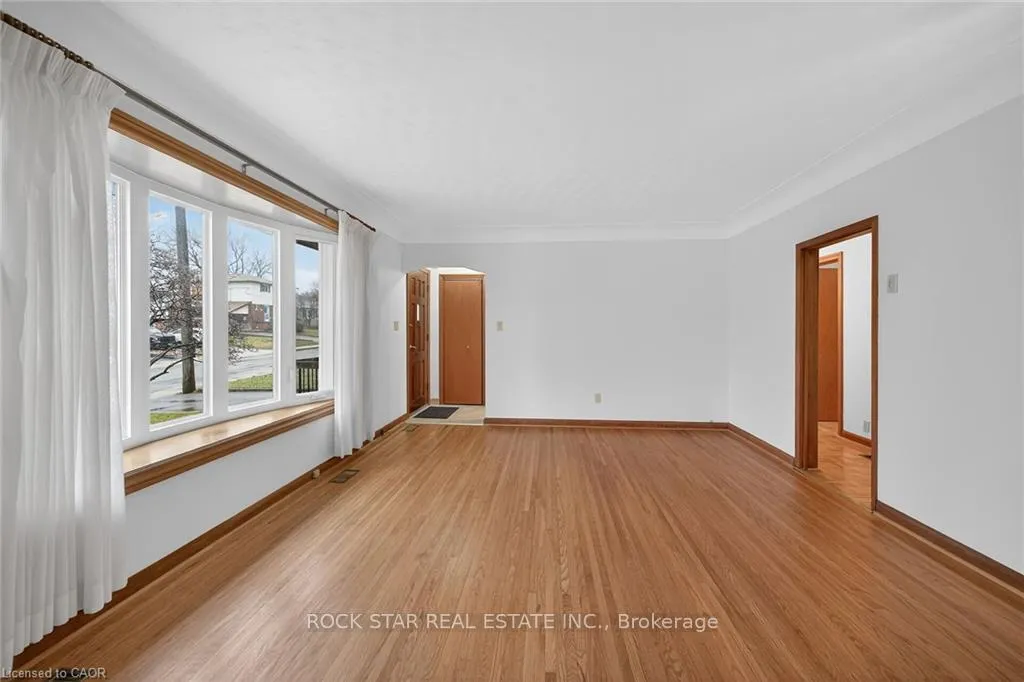 Photo 4 of 134 West 28th Street, Hamilton, Westcliffe — HOMEH