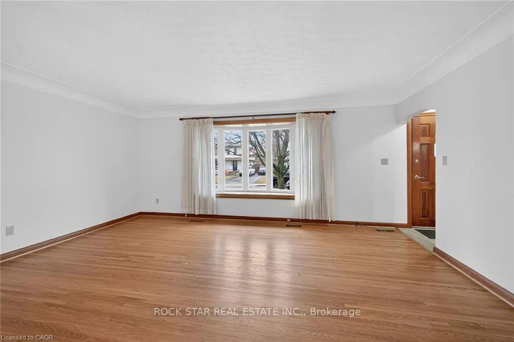 Photo 5 of 134 West 28th Street, Hamilton, Westcliffe — HOMEH