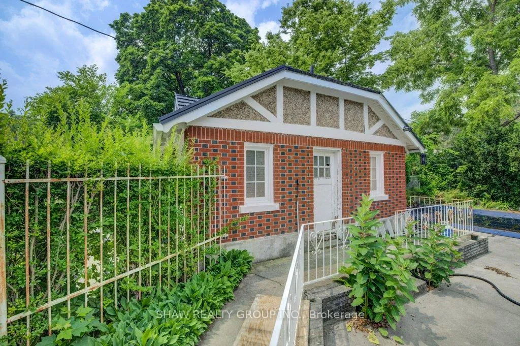 Photo 44 of 2023 Coronation Avenue, Cambridge, Lang's Farm — HOMEH