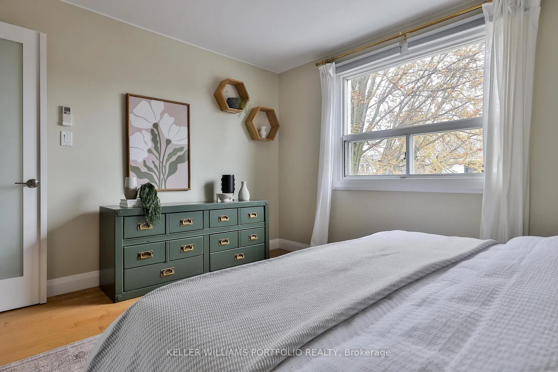 Photo 13 of 37 Rosethorn Avenue, Toronto, Weston-Pellam Park — HOMEH