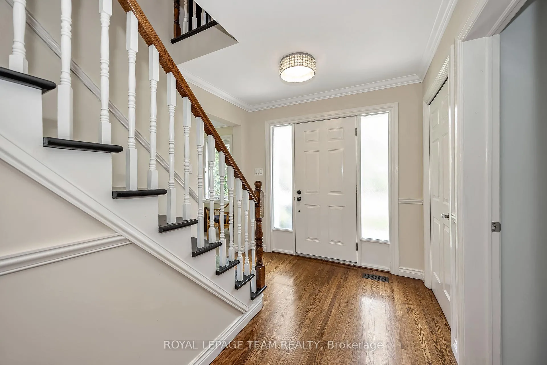 Photo 4 of 28 Spring Cress Drive, Ottawa, Cedar Hill/Orchard Estates — HOMEH