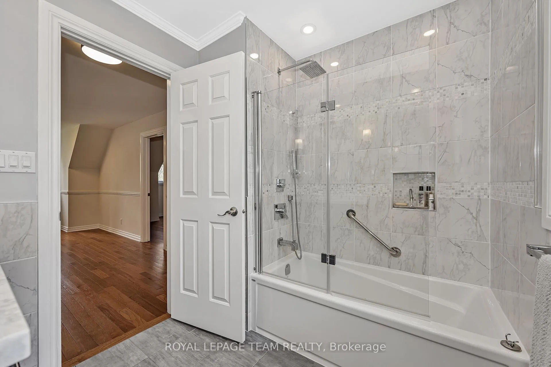Photo 33 of 28 Spring Cress Drive, Ottawa, Cedar Hill/Orchard Estates — HOMEH