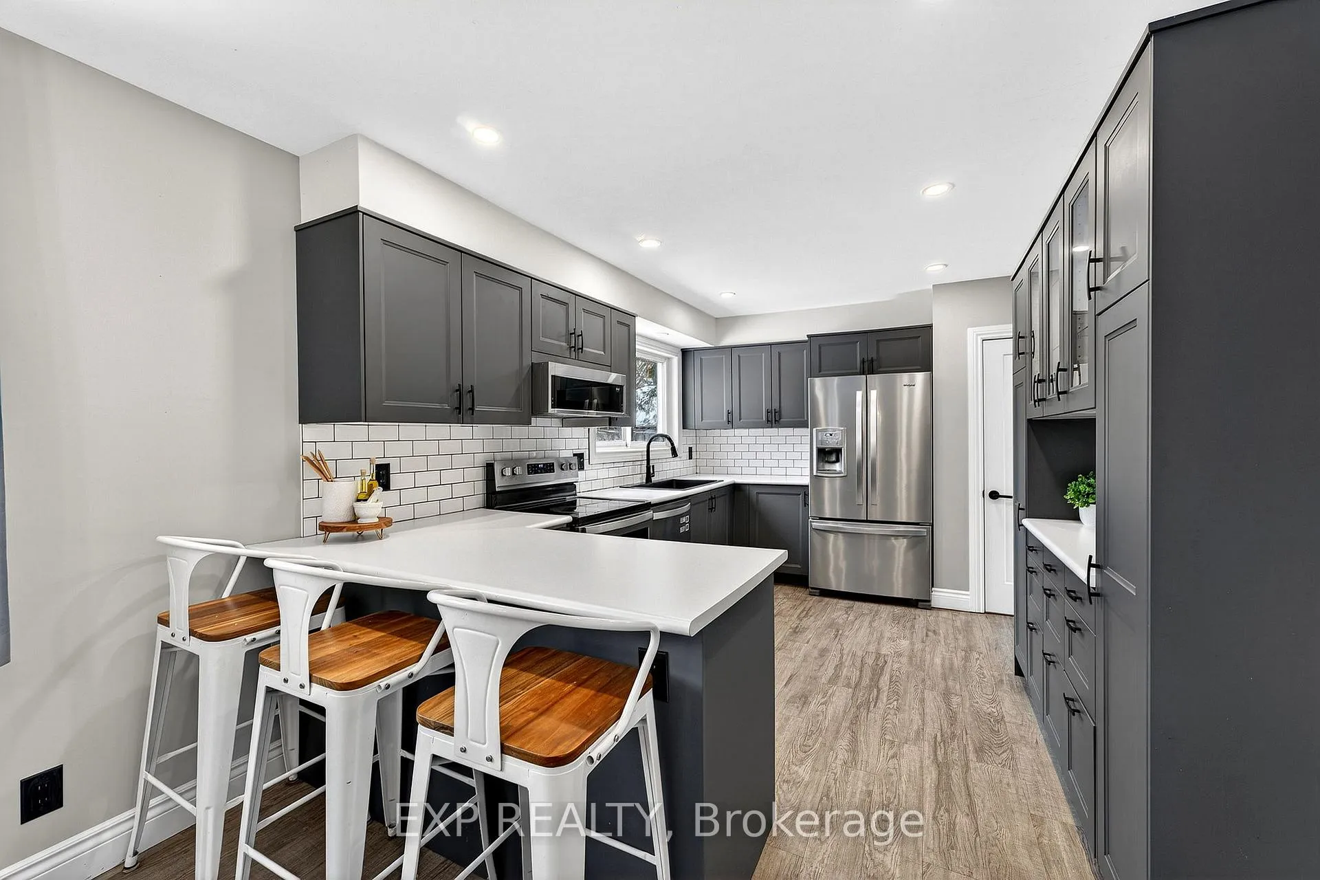 Photo 2 of 266 Bleecker Avenue, Belleville, Belleville Ward — HOMEH