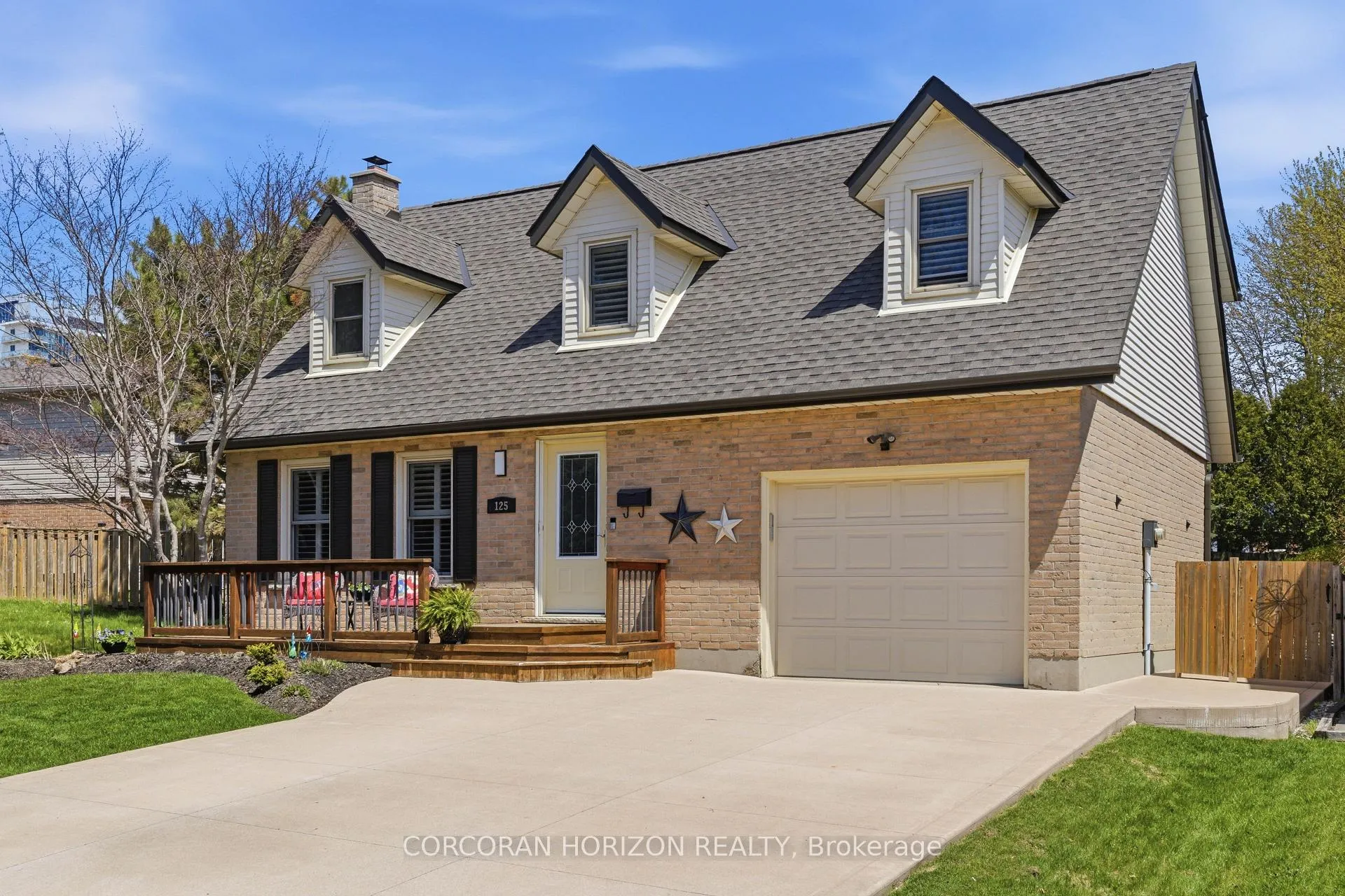 Photo 2 of 125 Covington Crescent, Kitchener — HOMEH