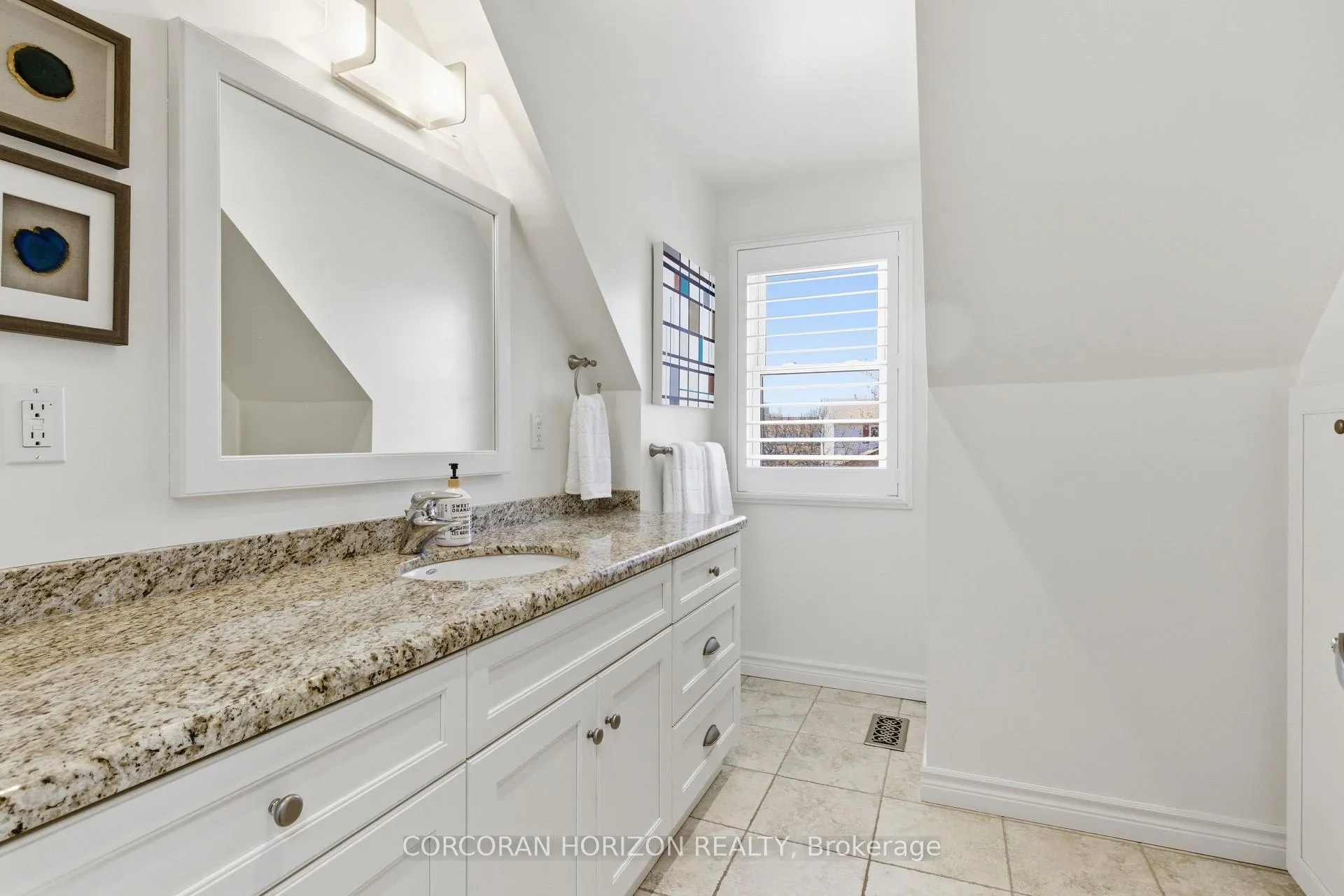 Photo 24 of 125 Covington Crescent, Kitchener — HOMEH