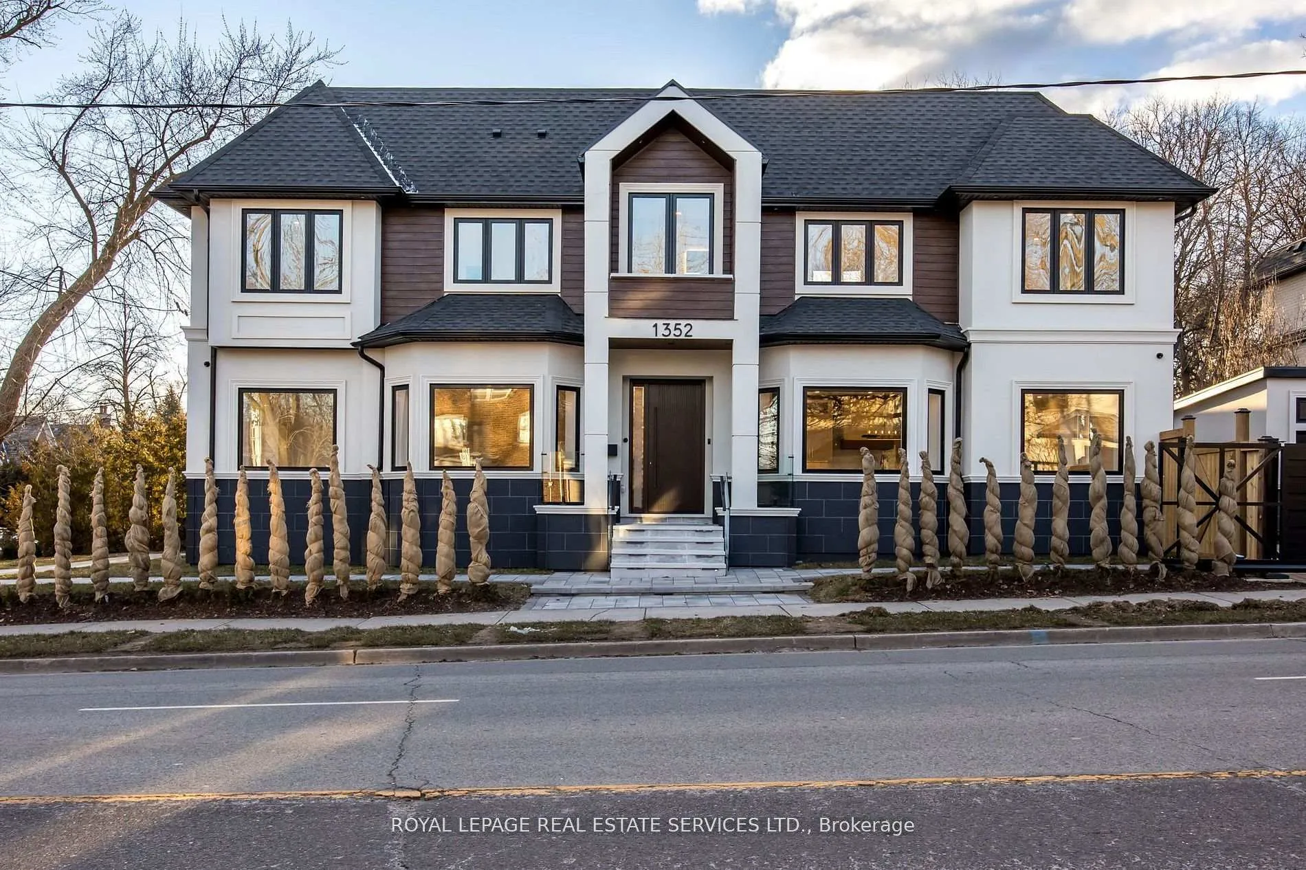 Photo 3 of 1352 Mount Pleasant Road, Toronto, Lawrence Park South — HOMEH