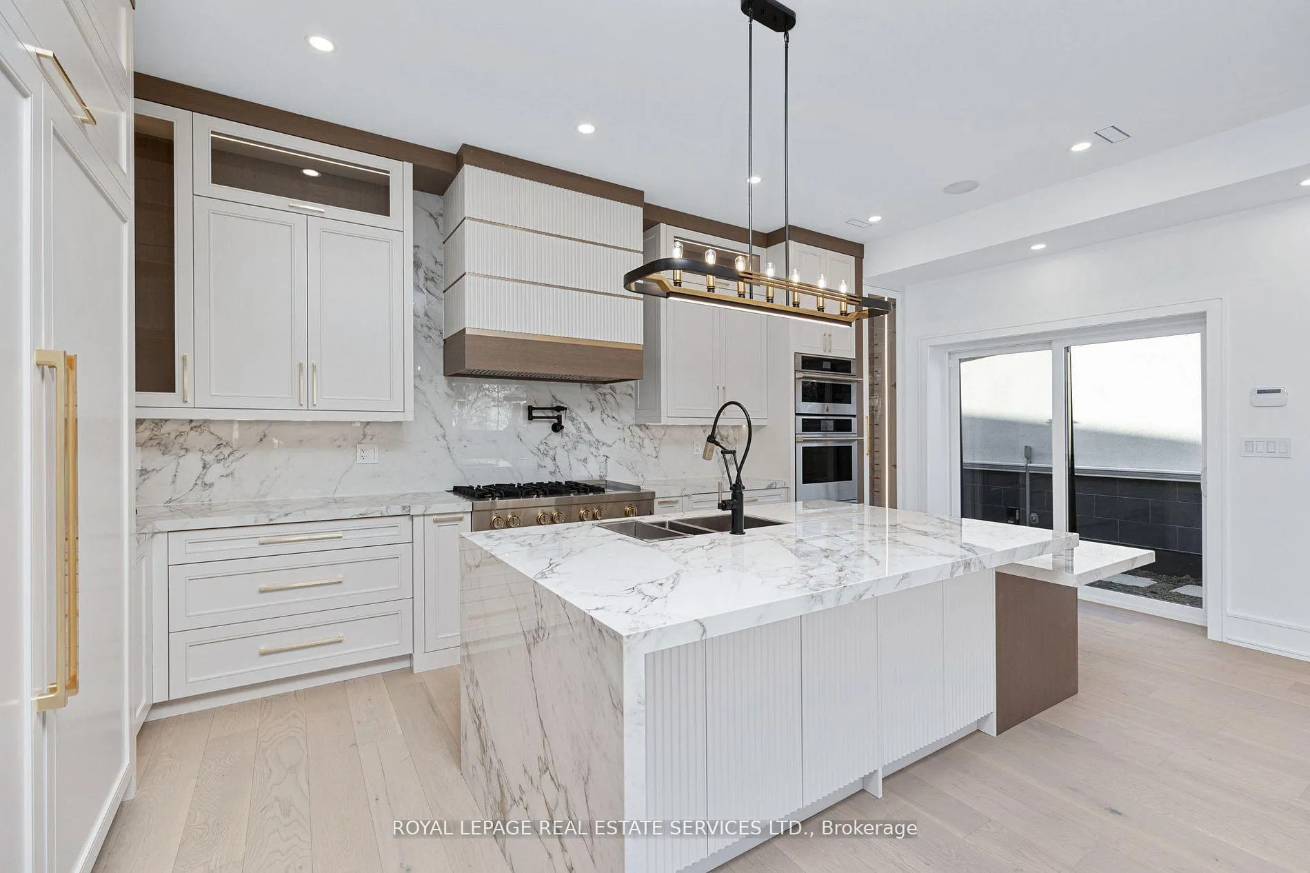 Photo 11 of 1352 Mount Pleasant Road, Toronto, Lawrence Park South — HOMEH