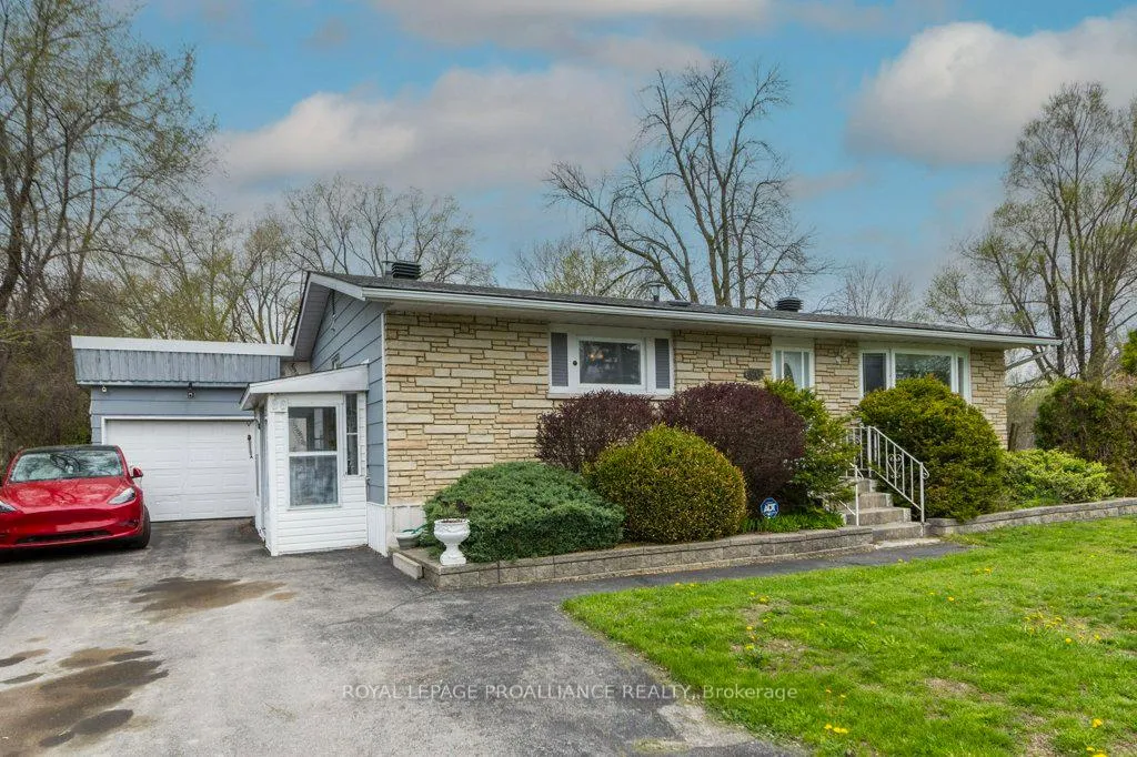 Photo 3 of 86 Store Street, Quinte West, Trenton Ward — HOMEH