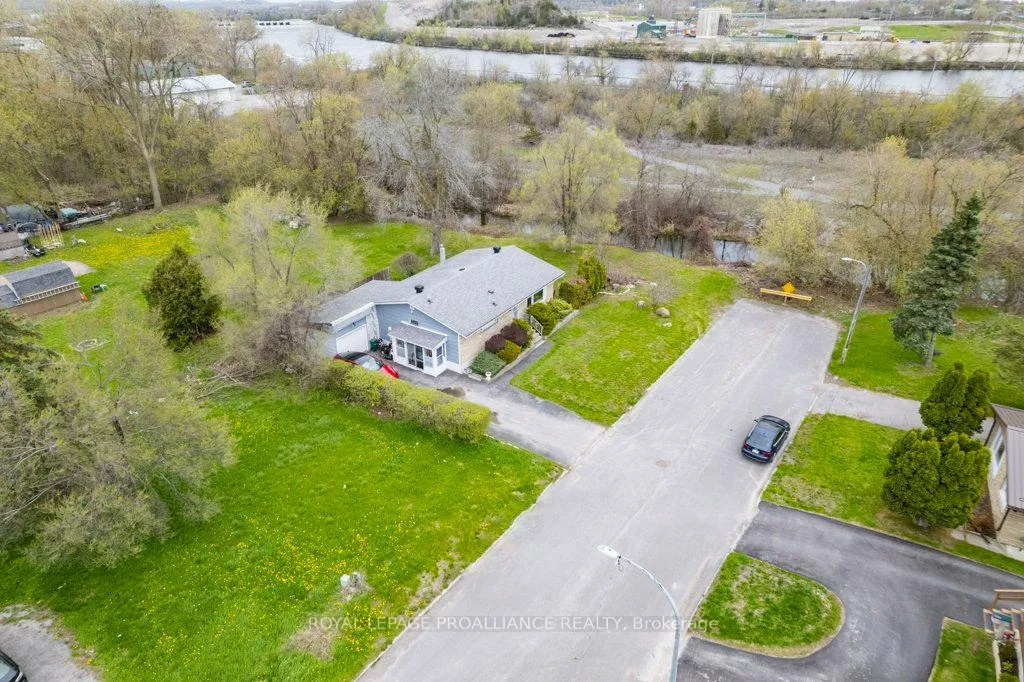 Photo 5 of 86 Store Street, Quinte West, Trenton Ward — HOMEH