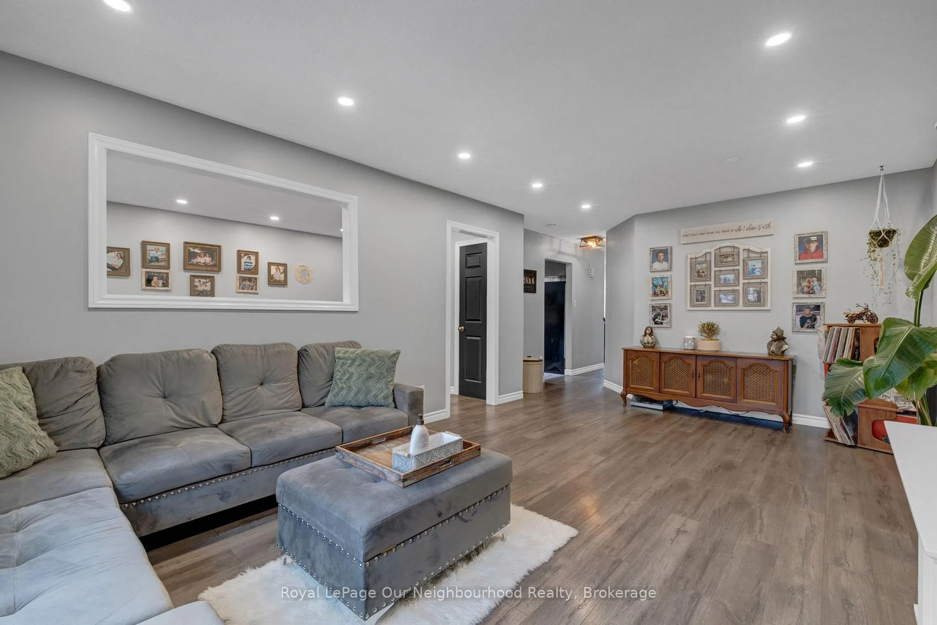 Photo 5 of 19 Marchwood Crescent, Clarington, Bowmanville — HOMEH