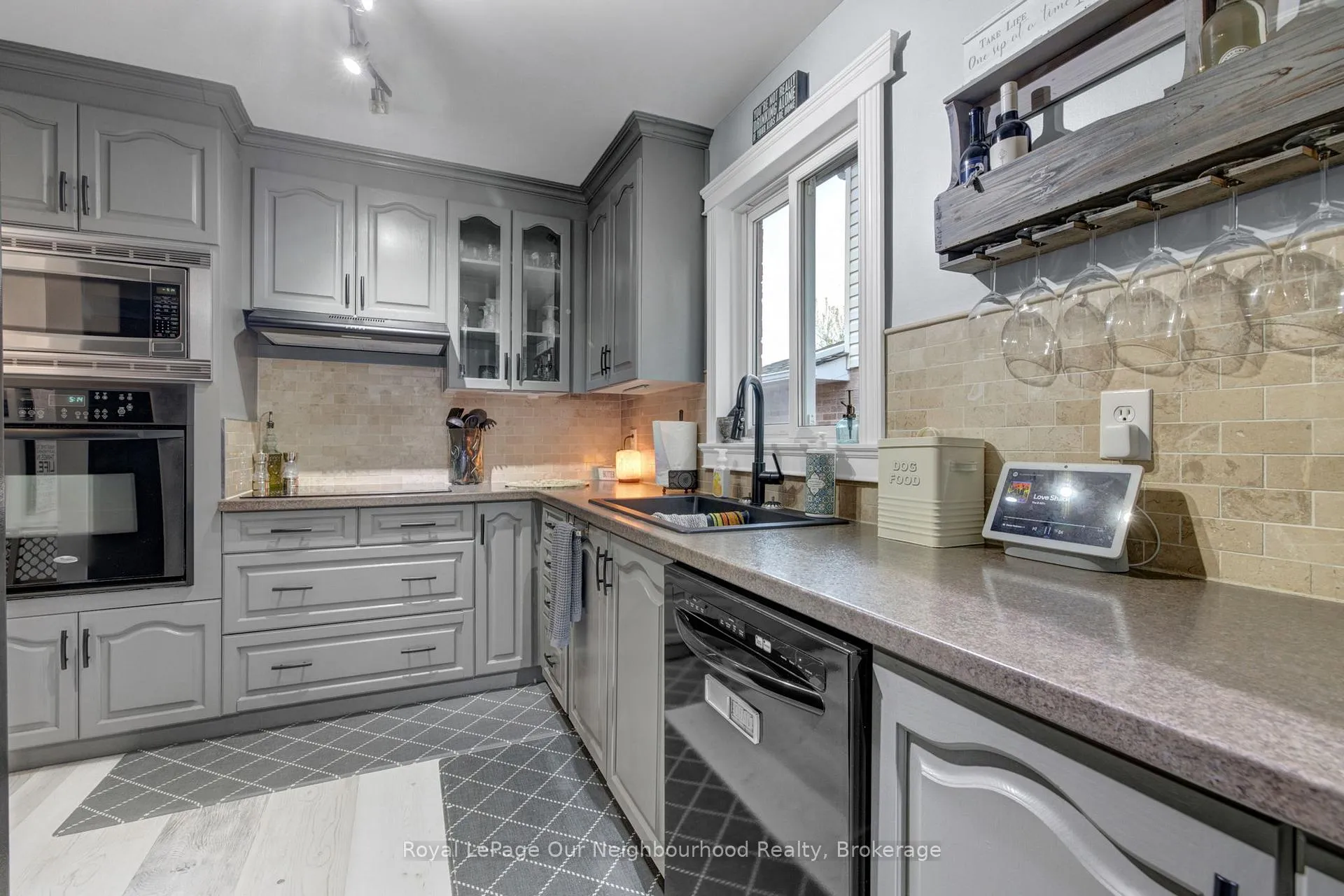 Photo 10 of 19 Marchwood Crescent, Clarington, Bowmanville — HOMEH
