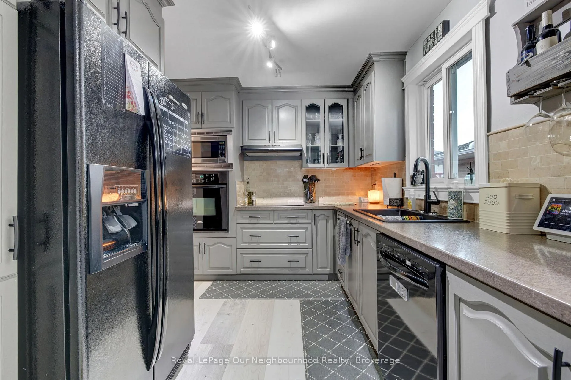 Photo 11 of 19 Marchwood Crescent, Clarington, Bowmanville — HOMEH