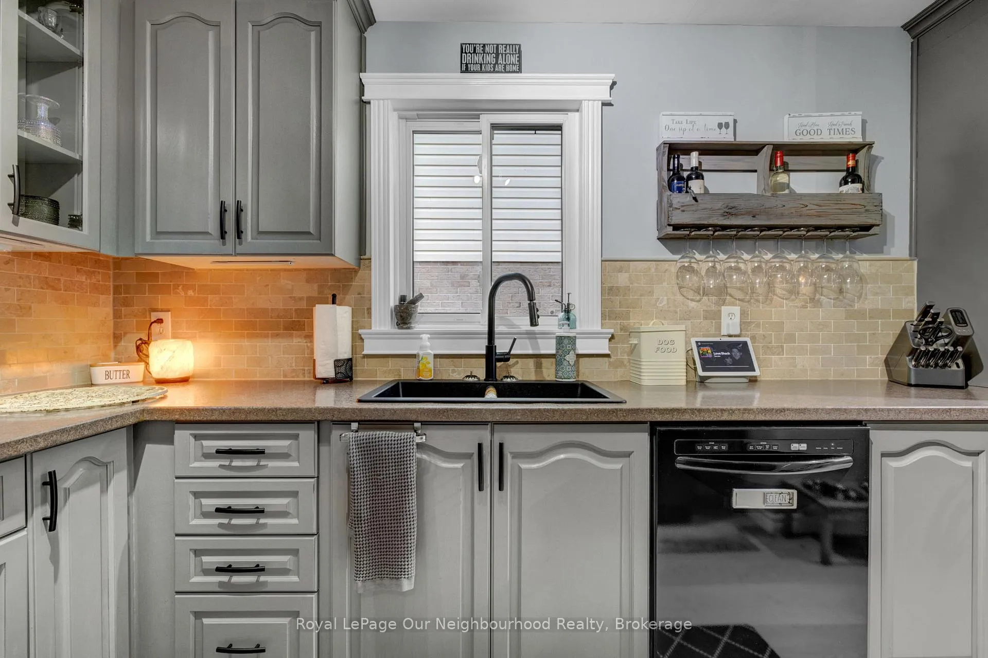 Photo 13 of 19 Marchwood Crescent, Clarington, Bowmanville — HOMEH