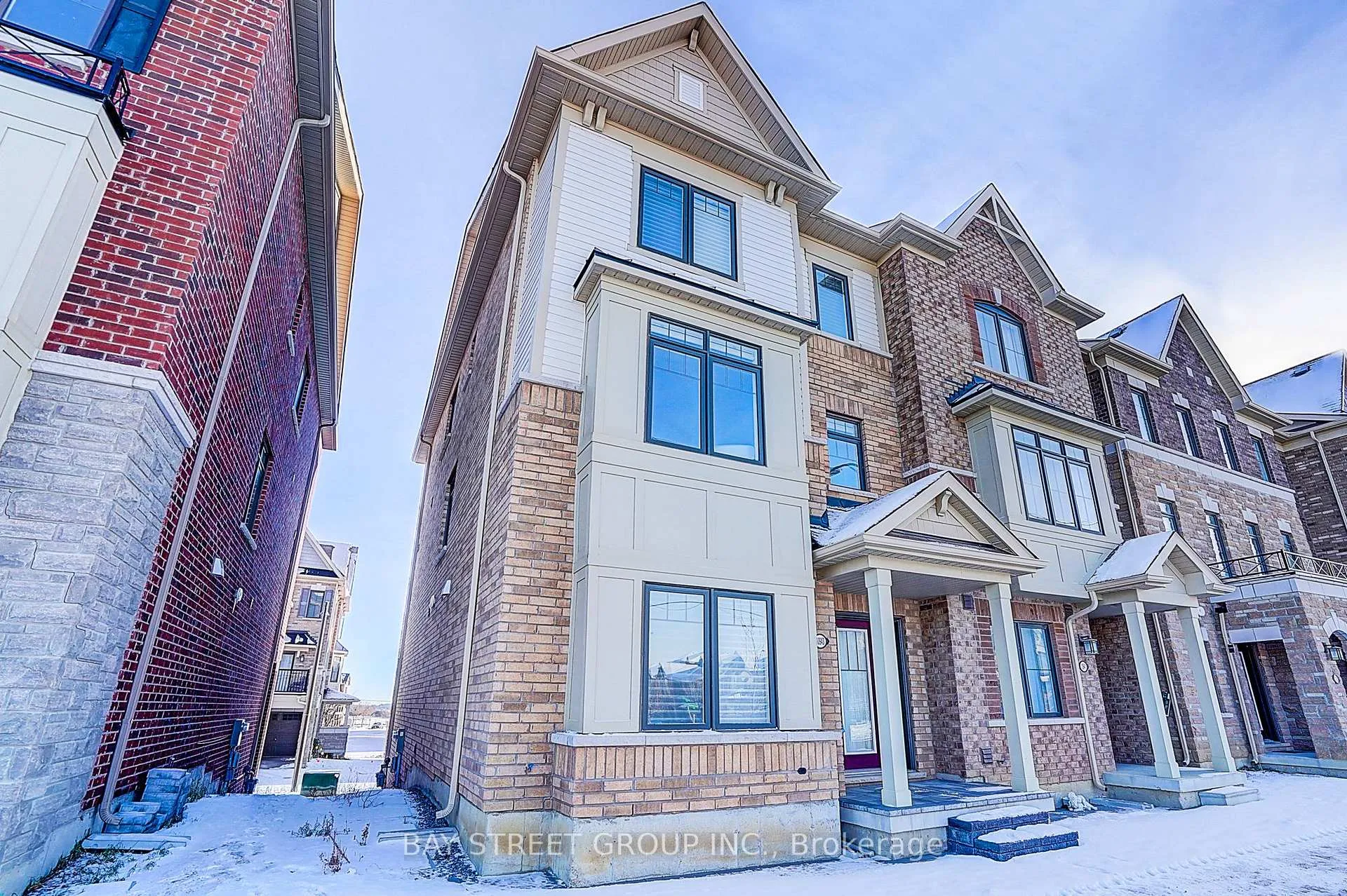 Photo 3 of 10943 Victoria Square Boulevard, Markham, Victoria Square — HOMEH