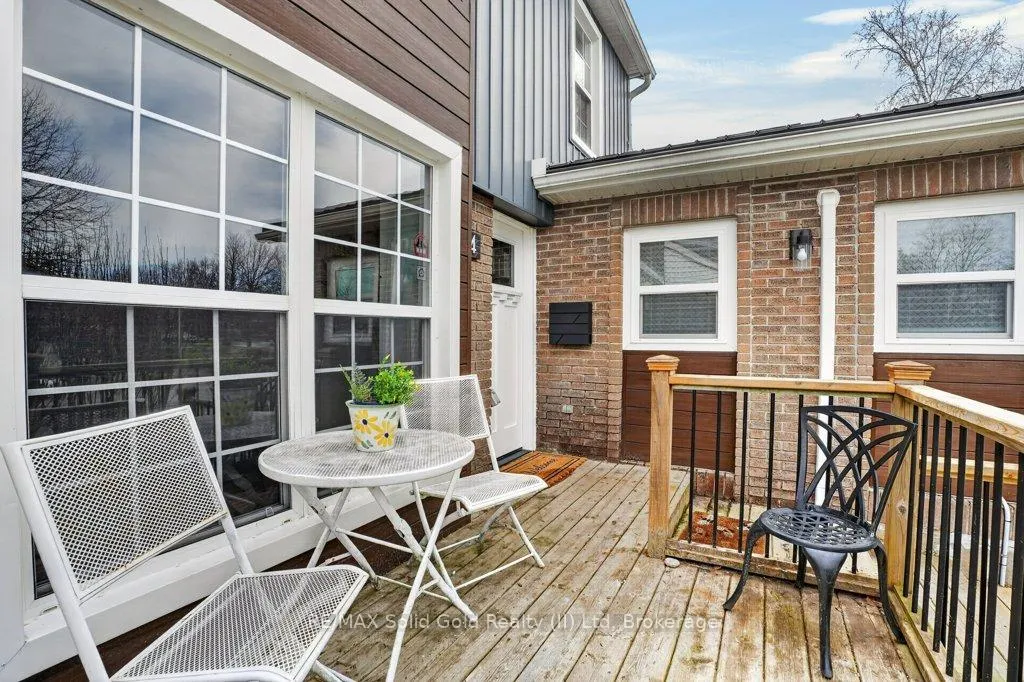 Photo 4 of 54 Deerwood Crescent, Kitchener — HOMEH