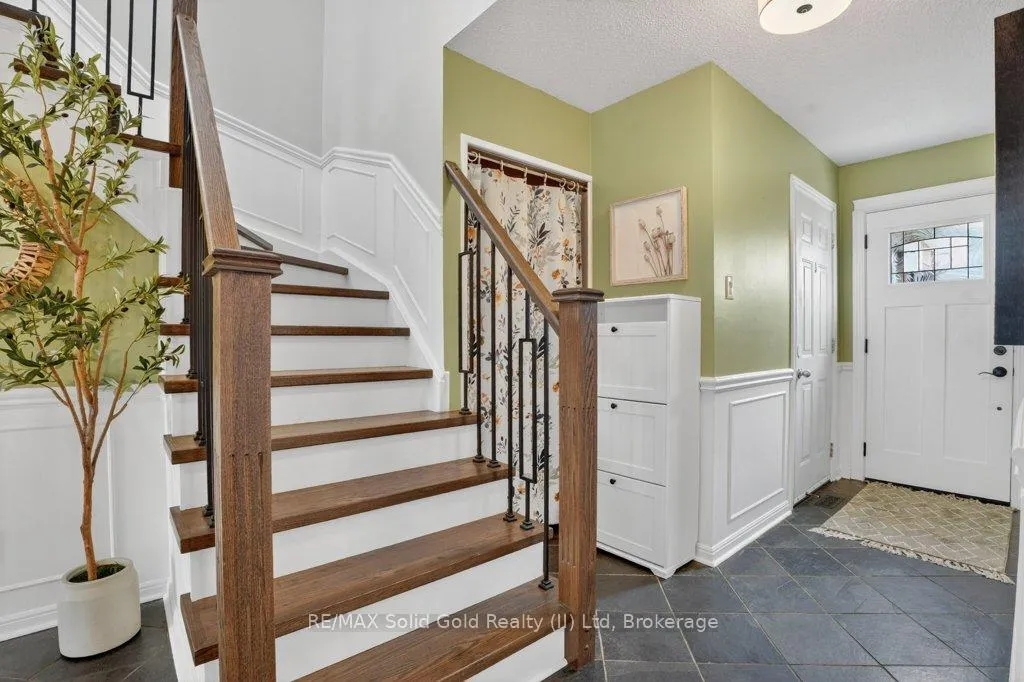 Photo 5 of 54 Deerwood Crescent, Kitchener — HOMEH