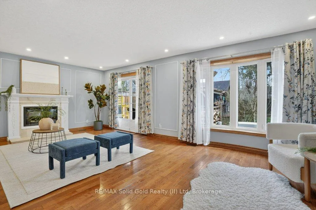 Photo 9 of 54 Deerwood Crescent, Kitchener — HOMEH