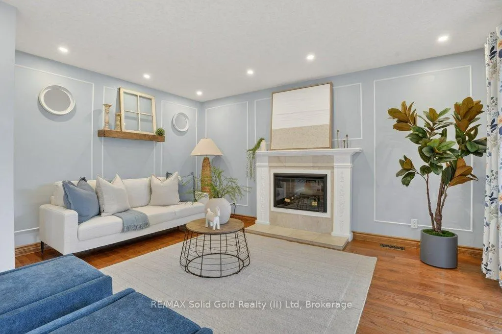 Photo 11 of 54 Deerwood Crescent, Kitchener — HOMEH
