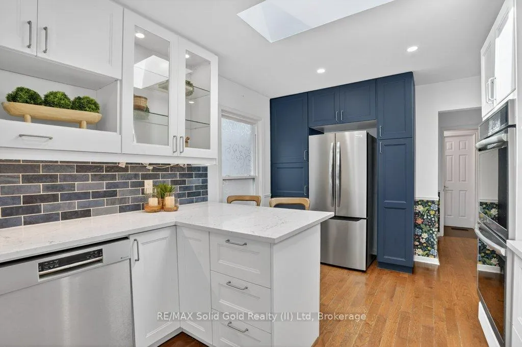 Photo 12 of 54 Deerwood Crescent, Kitchener — HOMEH
