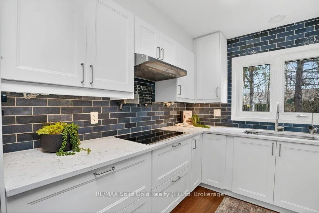 Photo 14 of 54 Deerwood Crescent, Kitchener — HOMEH