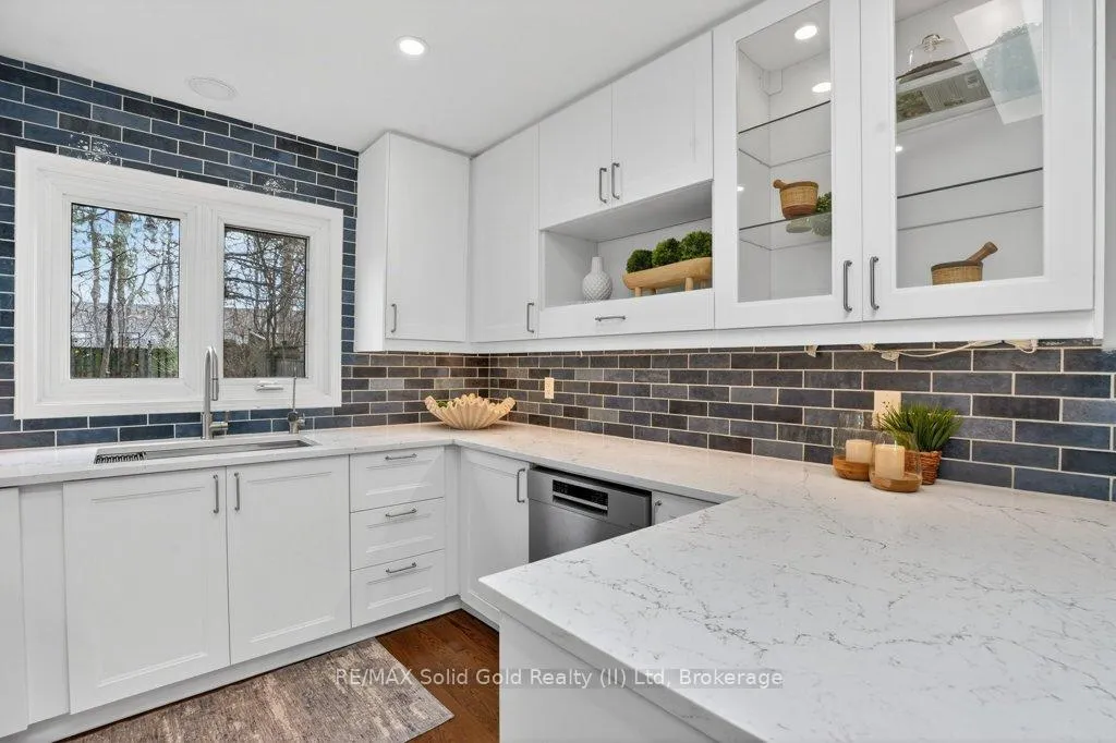 Photo 16 of 54 Deerwood Crescent, Kitchener — HOMEH