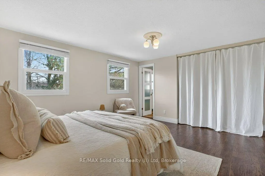 Photo 23 of 54 Deerwood Crescent, Kitchener — HOMEH