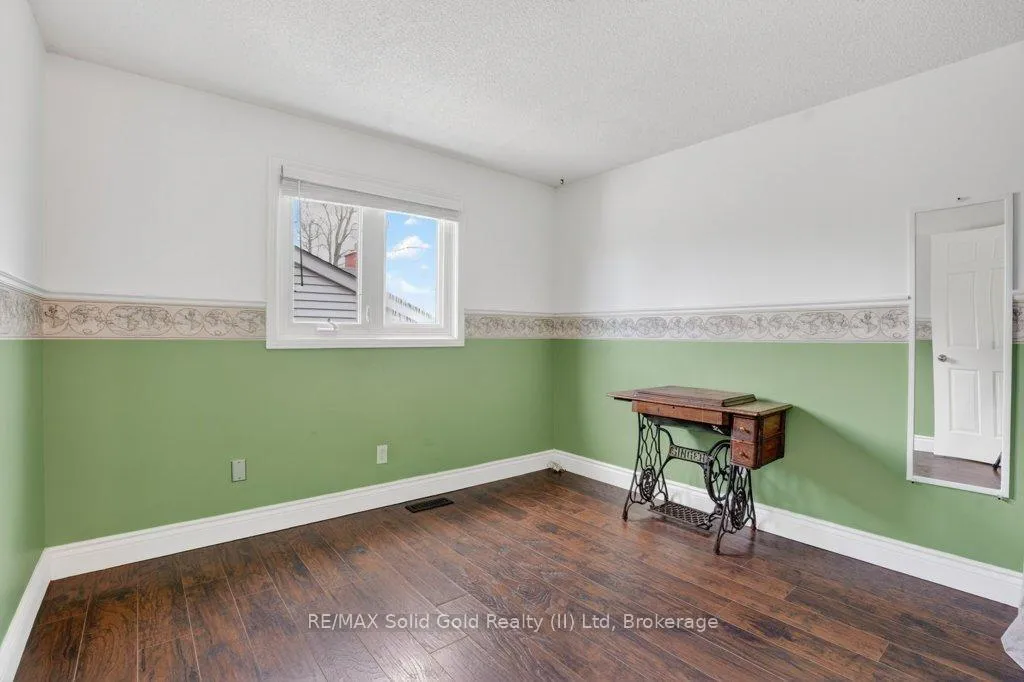 Photo 27 of 54 Deerwood Crescent, Kitchener — HOMEH