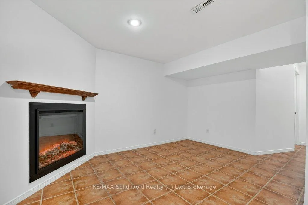 Photo 31 of 54 Deerwood Crescent, Kitchener — HOMEH