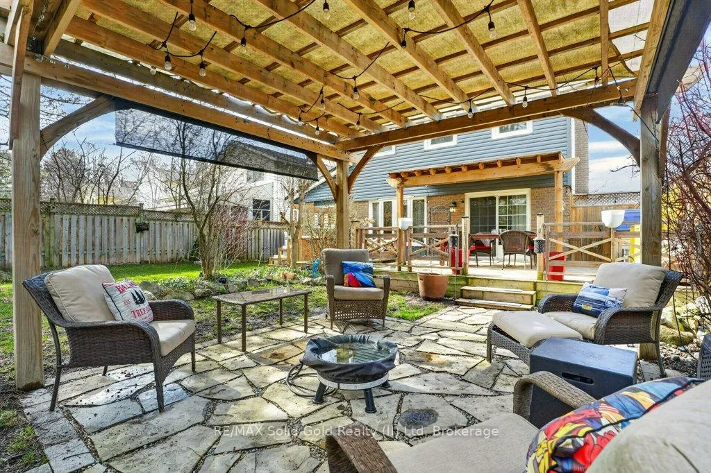 Photo 40 of 54 Deerwood Crescent, Kitchener — HOMEH