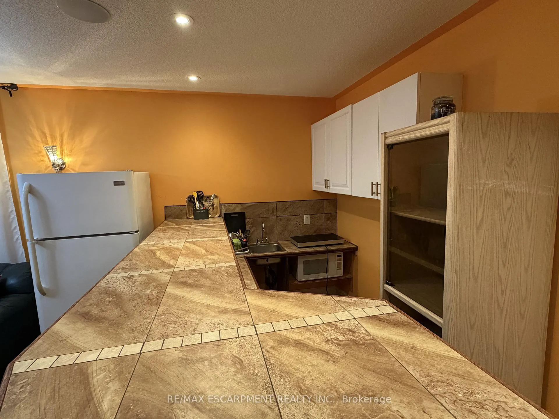 Photo 3 of 2 Pineridge Drive, Hamilton, Jerome — HOMEH