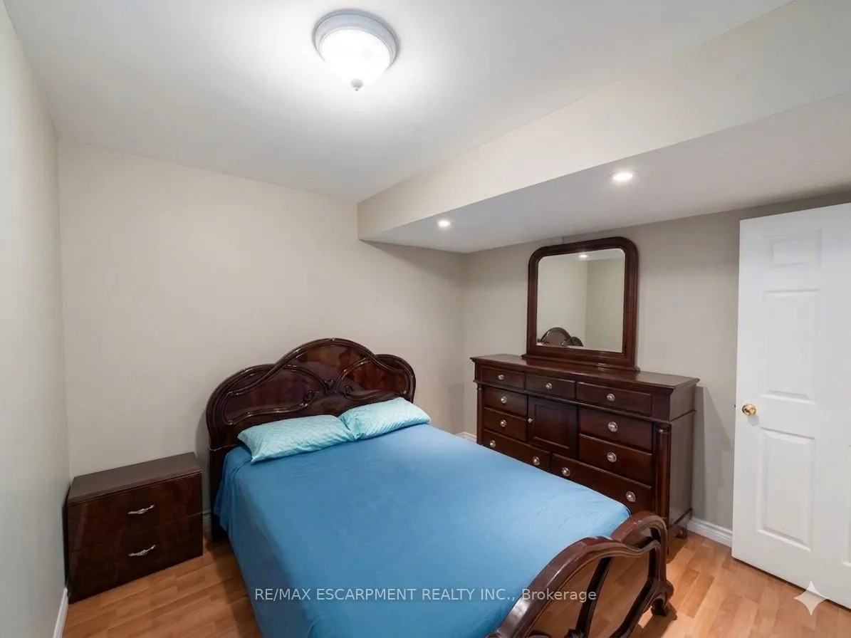 Photo 12 of 2 Pineridge Drive, Hamilton, Jerome — HOMEH