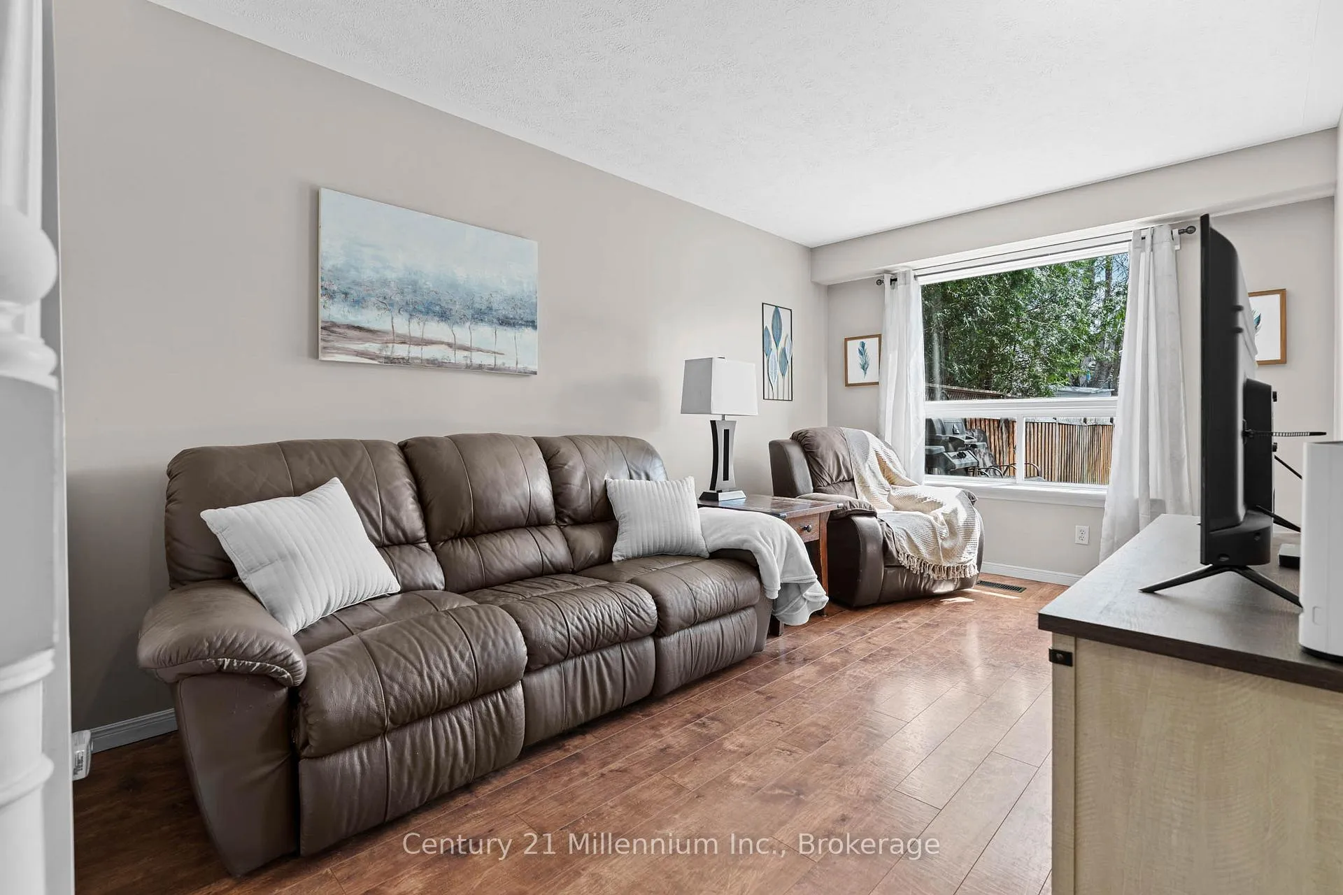 Photo 11 of 865 25th A Street E, Owen Sound — HOMEH