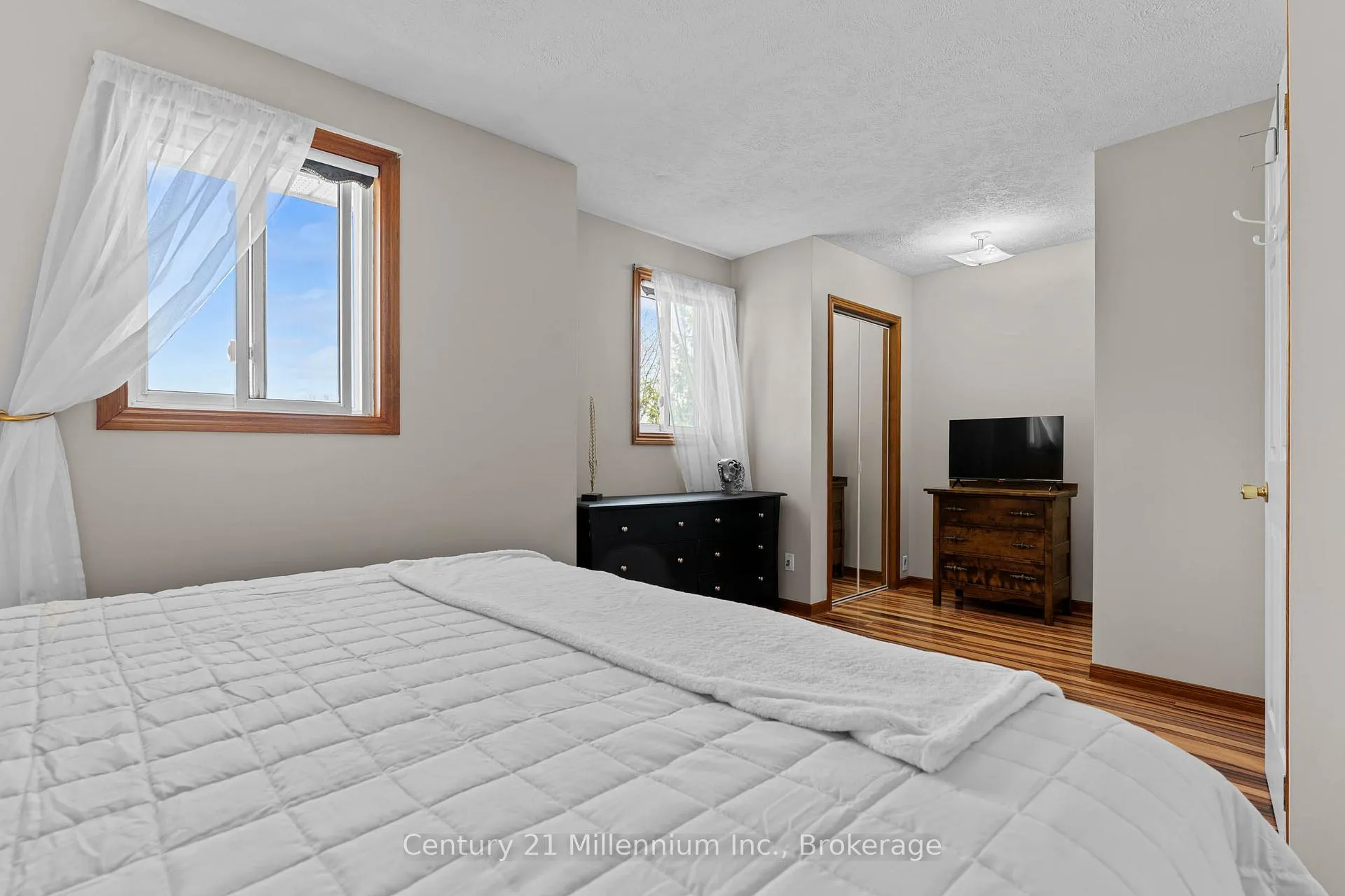 Photo 18 of 865 25th A Street E, Owen Sound — HOMEH