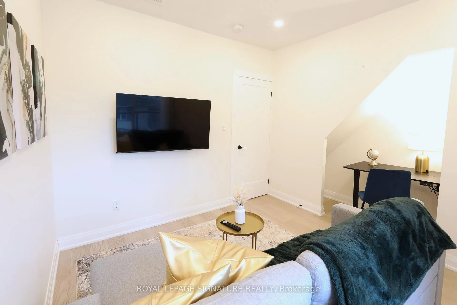 Photo 4 of Unit Upper, 36 Tennis Crescent, Toronto, South Riverdale — HOMEH
