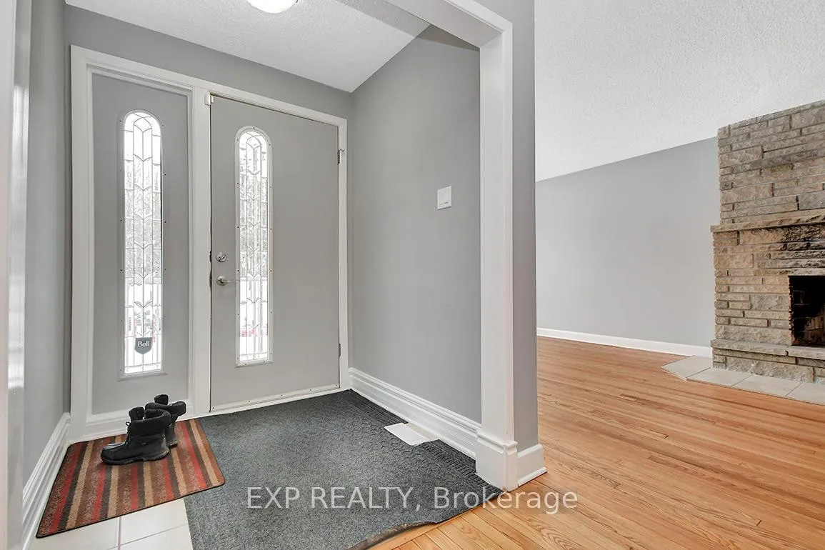 Photo 3 of 314 Perrier Avenue, Ottawa, Vanier — HOMEH