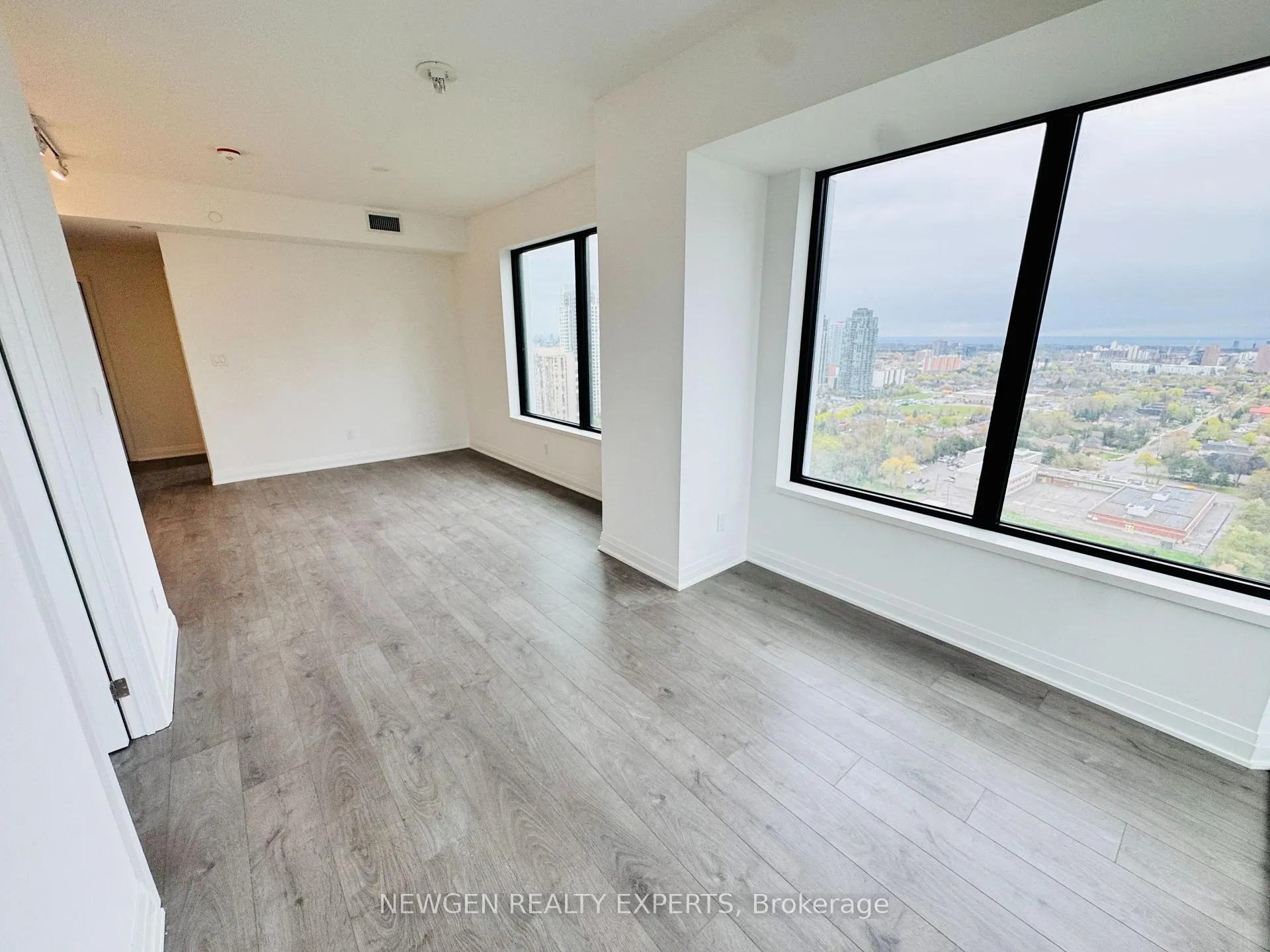 Photo 19 of Unit 2104, 4015 The Exchange, Mississauga, City Centre — HOMEH