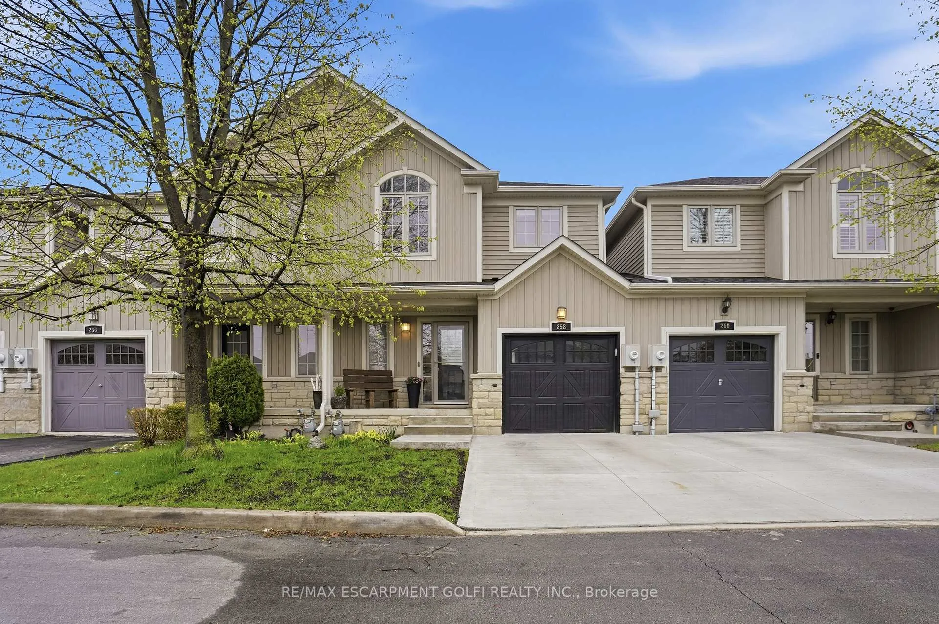 Photo 3 of 258 Fall Fair Way, Hamilton, Binbrook — HOMEH