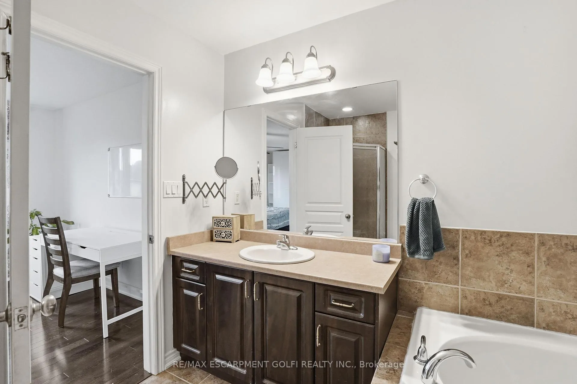 Photo 14 of 258 Fall Fair Way, Hamilton, Binbrook — HOMEH