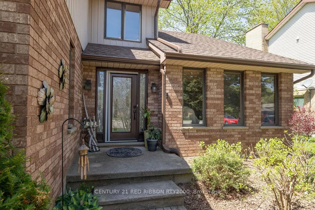 Photo 2 of 110 Roe Street, Southwest Middlesex, Glencoe — HOMEH